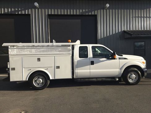 Used 2015 Ford F250 XL w/ Power Equipment Group image 5