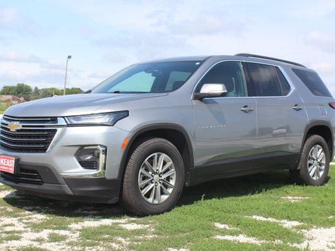 Used 2023 Chevrolet Traverse LT AWD/4WD image 1