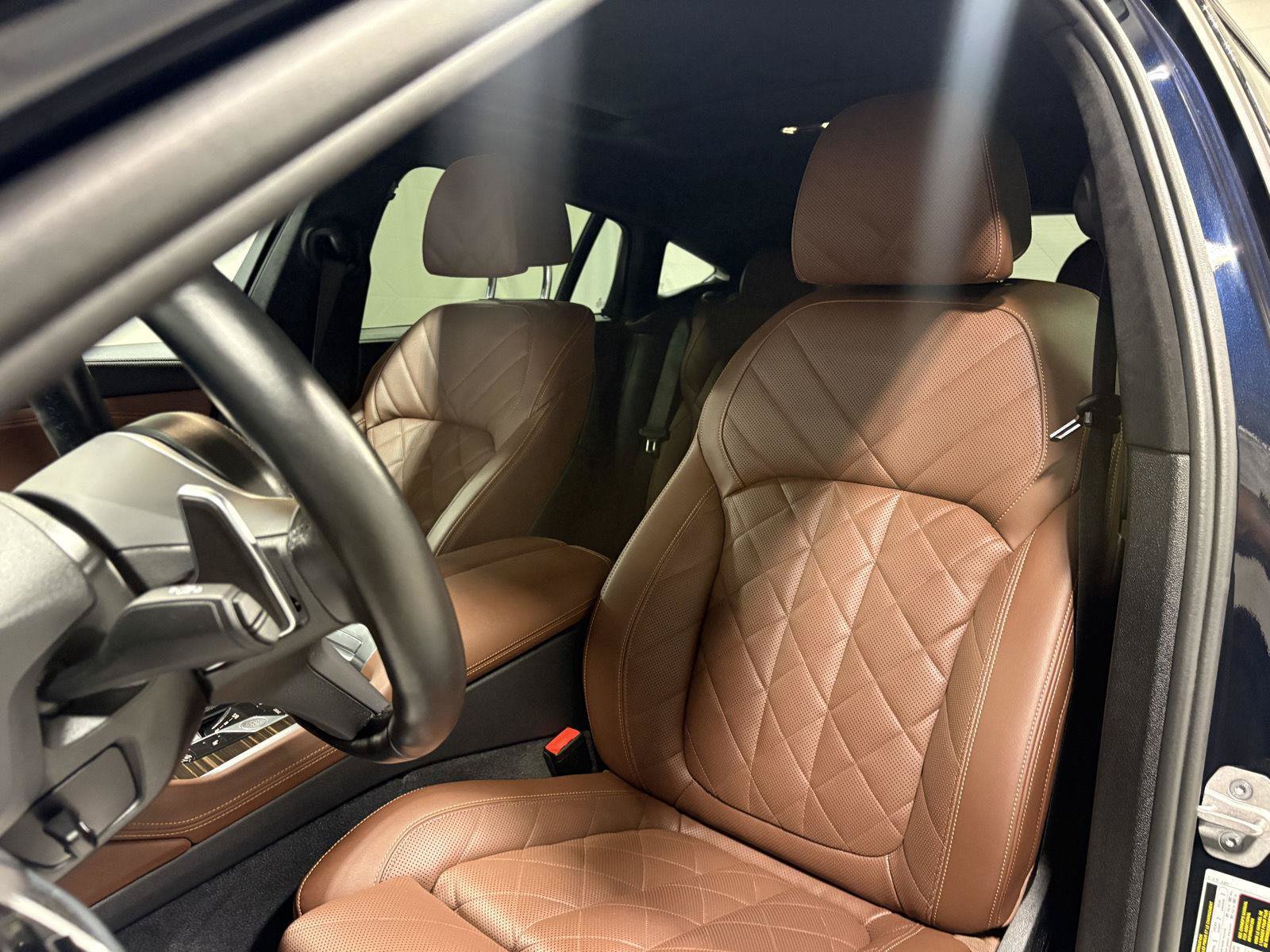 Used 2024 BMW X6 xDrive40i w/ Premium Package AWD/4WD image 3