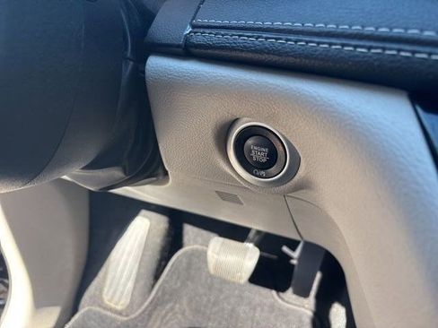 Used 2024 Chrysler Pacifica Touring-L image 20