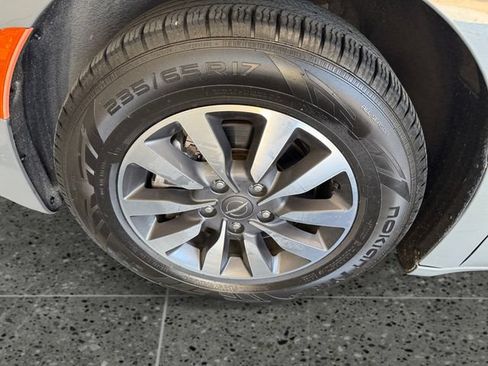 Used 2021 Chrysler Pacifica Touring-L FWD image 24