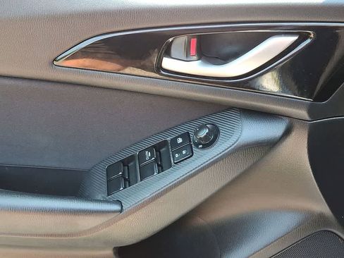 Used 2016 MAZDA MAZDA3 i Touring FWD image 10