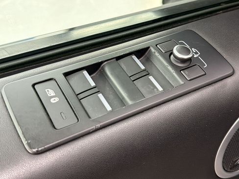 Used 2017 Land Rover Discovery HSE Luxury AWD/4WD image 22