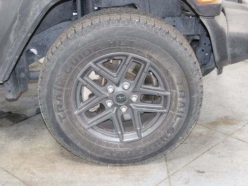 Used 2024 Jeep Wrangler Sport S image 13