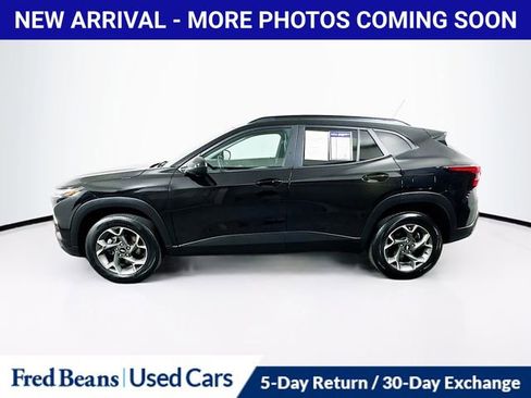 Used 2025 Chevrolet Trax LT w/ Driver Confidence Package FWD image 4