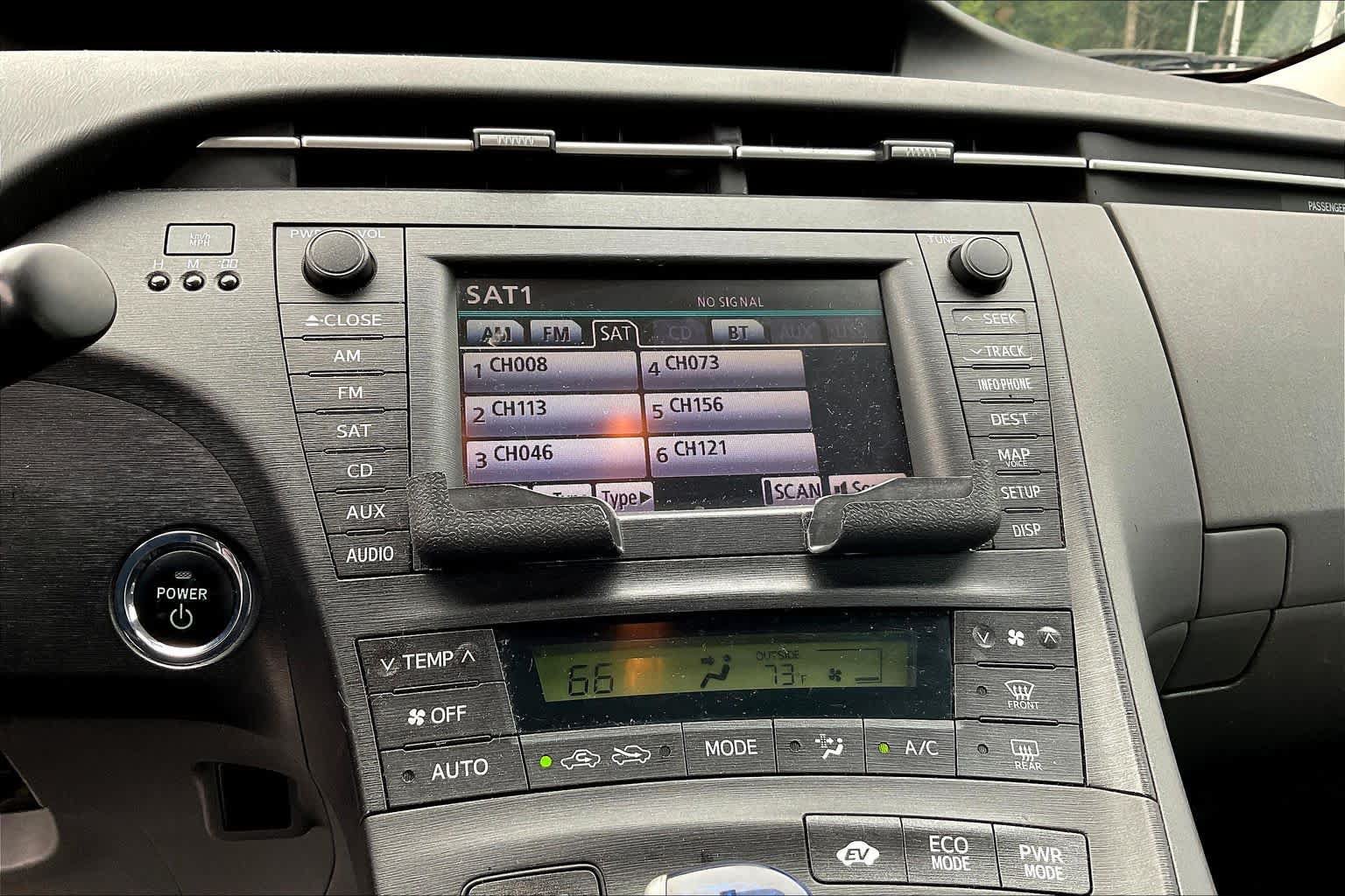 Used 2010 Toyota Prius Three w/ Solar Roof Pkg FWD image 31