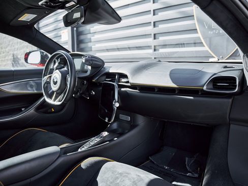 Used 2023 McLaren Artura image 33