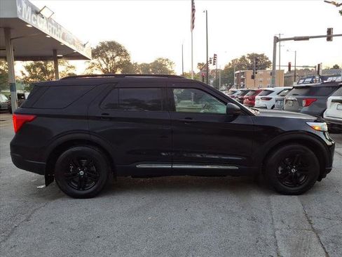 Certified 2022 Ford Explorer XLT image 2