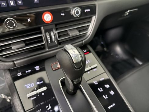Certified 2024 Porsche Macan S AWD/4WD image 33
