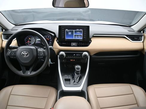 Used 2020 Toyota RAV4 LE FWD image 12