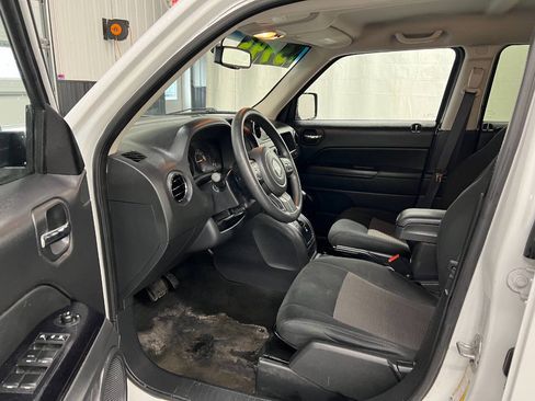 Used 2016 Jeep Patriot Sport w/ Power Value Group AWD/4WD image 7