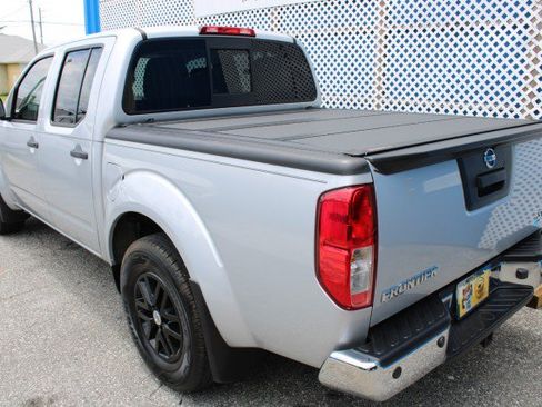 Used 2018 Nissan Frontier SV w/ Value Truck Package RWD image 5