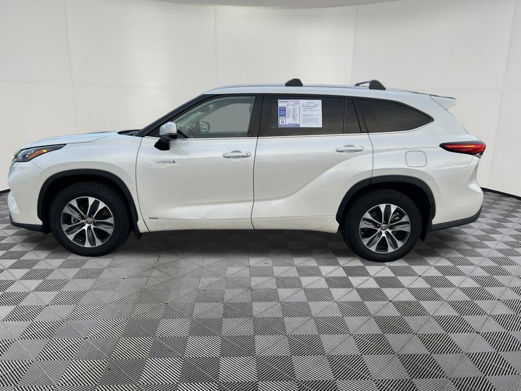 Used 2020 Toyota Highlander XLE AWD/4WD image 4