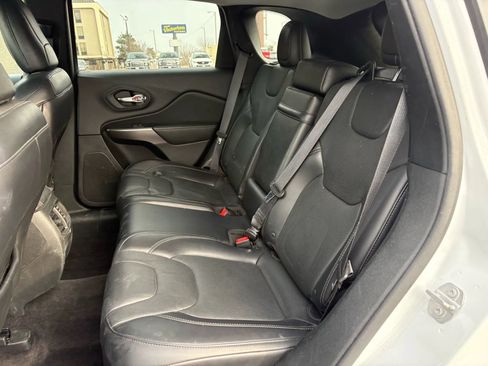 Used 2019 Jeep Cherokee Limited image 19