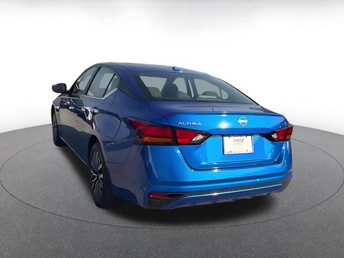 Used 2025 Nissan Altima 2.5 SV image 11