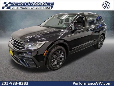 Used 2023 Volkswagen Tiguan SE image 1