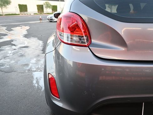 Used 2017 Hyundai Veloster image 7