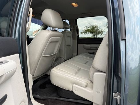 Used 2011 Chevrolet Silverado 2500 LT w/ Interior Plus Package AWD/4WD image 9