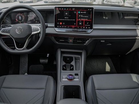 New 2025 Volkswagen Tiguan SE image 17