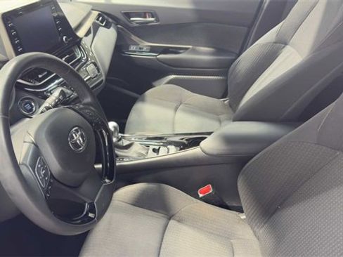 Used 2019 Toyota C-HR XLE image 21