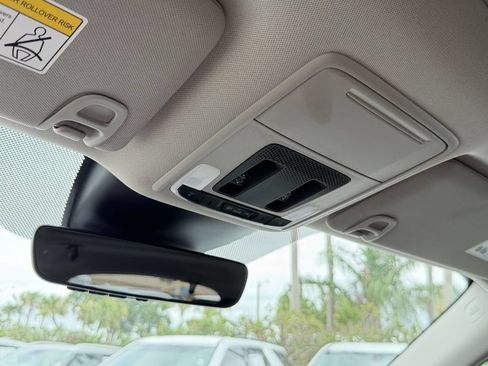 Used 2025 Honda Pilot Touring image 32