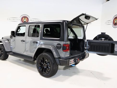 Used 2022 Jeep Wrangler Unlimited Sahara w/ Cold Weather Group image 38