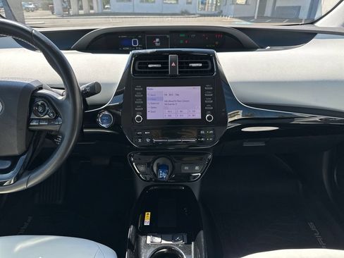 Used 2020 Toyota Prius XLE AWD/4WD image 16