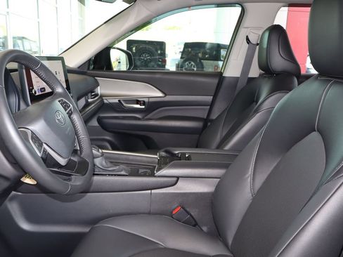 Used 2025 Toyota Grand Highlander AWD Hybrid image 15