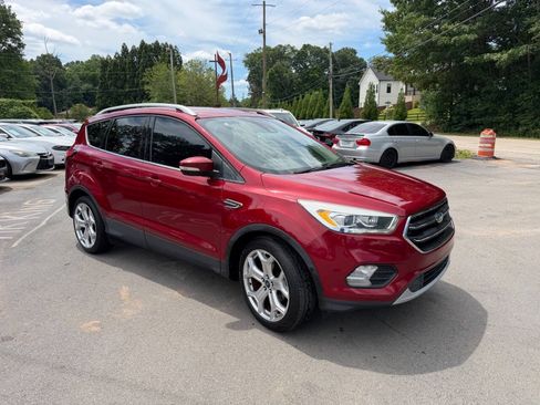 Used 2017 Ford Escape Titanium w/ Equipment Group 301A FWD image 3