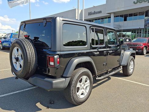 Used 2022 Jeep Wrangler Unlimited Sport AWD/4WD image 31