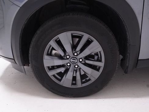 Used 2024 Nissan Pathfinder SV w/ Lighting Package (N92) FWD image 10