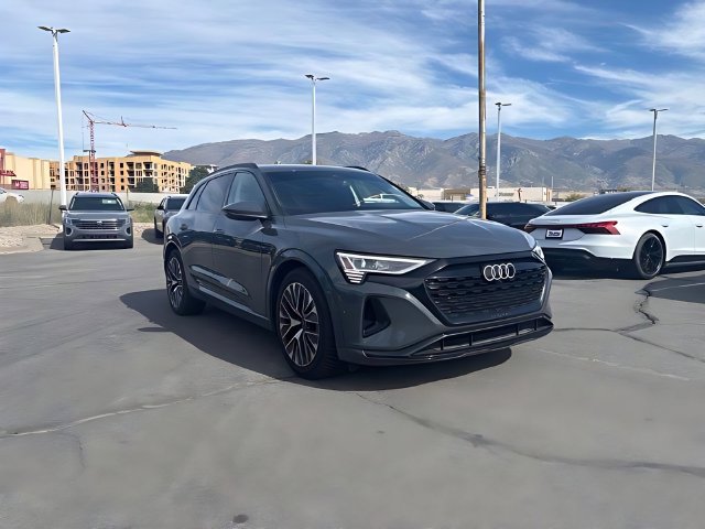 Used 2024 Audi Q8 e-tron Premium Plus AWD/4WD image 2