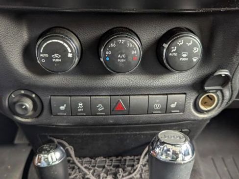 Used 2014 Jeep Wrangler Unlimited Sahara w/ Connectivity Group image 31