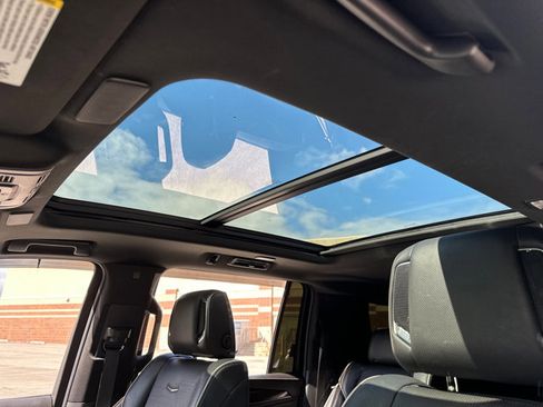 Used 2023 Cadillac Escalade ESV Premium Luxury image 26