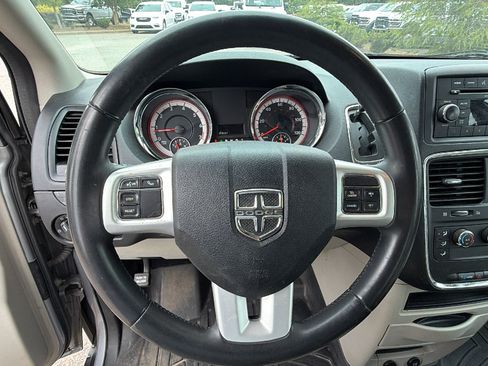 Used 2015 Dodge Grand Caravan American Value Package w/ UConnect Hands-Free Group FWD image 26