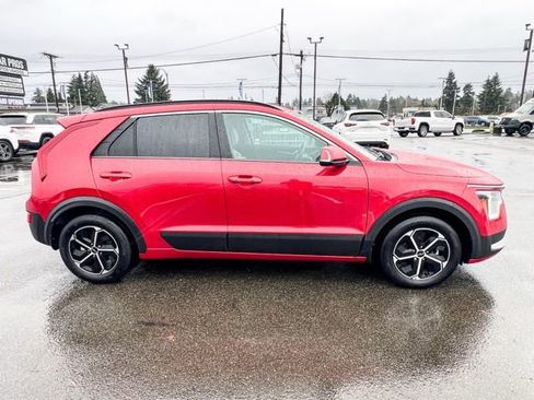 Certified 2024 Kia Niro EX image 6