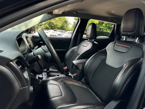 Used 2020 Jeep Cherokee Trailhawk w/ Comfort/Convenience Group AWD/4WD image 13