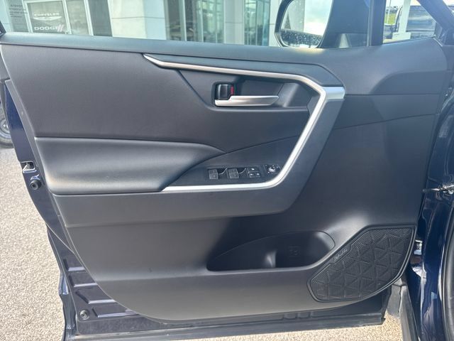 Used 2025 Toyota RAV4 XLE AWD/4WD image 9