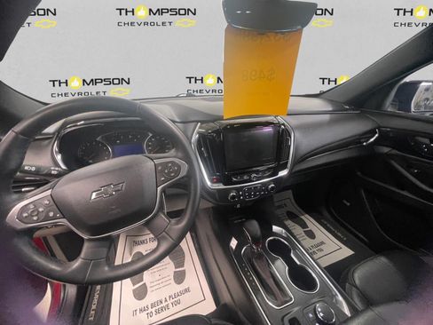 Used 2023 Chevrolet Traverse RS FWD image 11