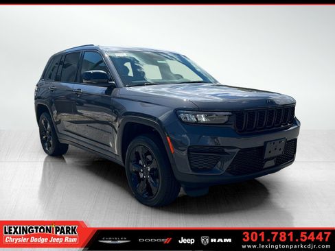 New 2025 Jeep Grand Cherokee Altitude image 1