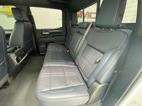 Used 2022 Chevrolet Silverado 1500 High Country w/ High Country Premium Package AWD/4WD image 12