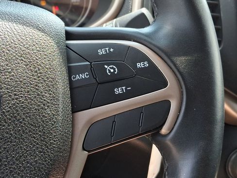 Used 2016 Jeep Cherokee Latitude FWD image 21