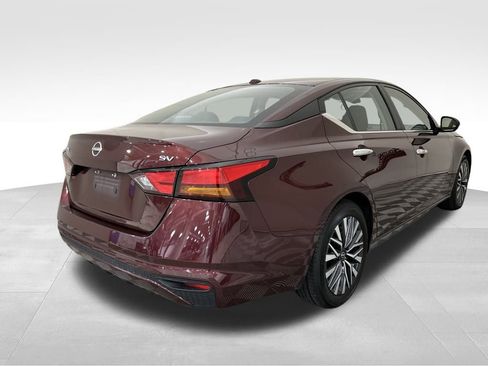 Used 2024 Nissan Altima 2.5 SV image 5