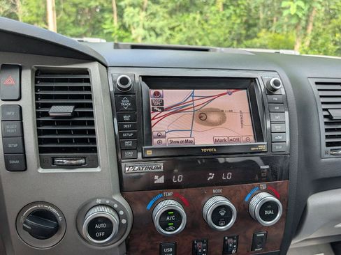 Used 2011 Toyota Tundra Limited w/ Platinum Pkg AWD/4WD image 16
