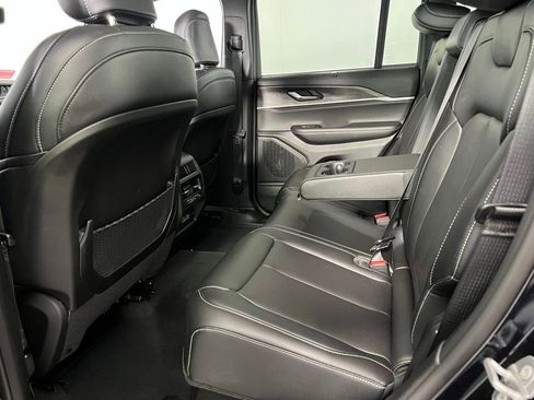 Used 2024 Jeep Grand Cherokee Limited w/ Luxury Tech Group II image 27