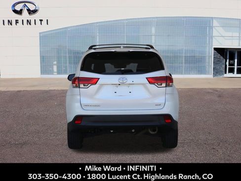 Used 2019 Toyota Highlander XLE FWD image 4
