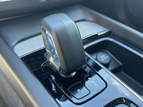 Used 2025 Volvo XC60 B5 Plus w/ Climate Package image 25