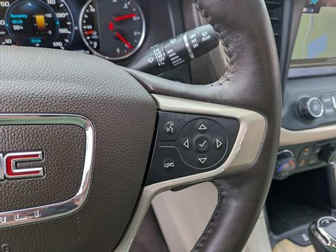 Used 2018 GMC Acadia Denali w/ Technology Package FWD image 15