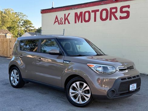 Used 2015 Kia Soul + FWD image 1