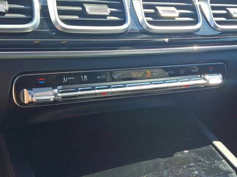 Used 2024 Mercedes-Benz GLE 350 4MATIC image 17